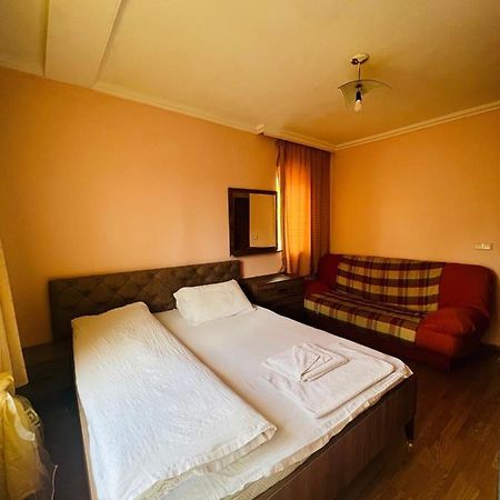 Guest House Velania Приштина Экстерьер фото