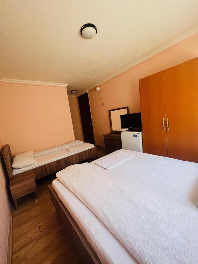Guest House Velania Приштина Экстерьер фото